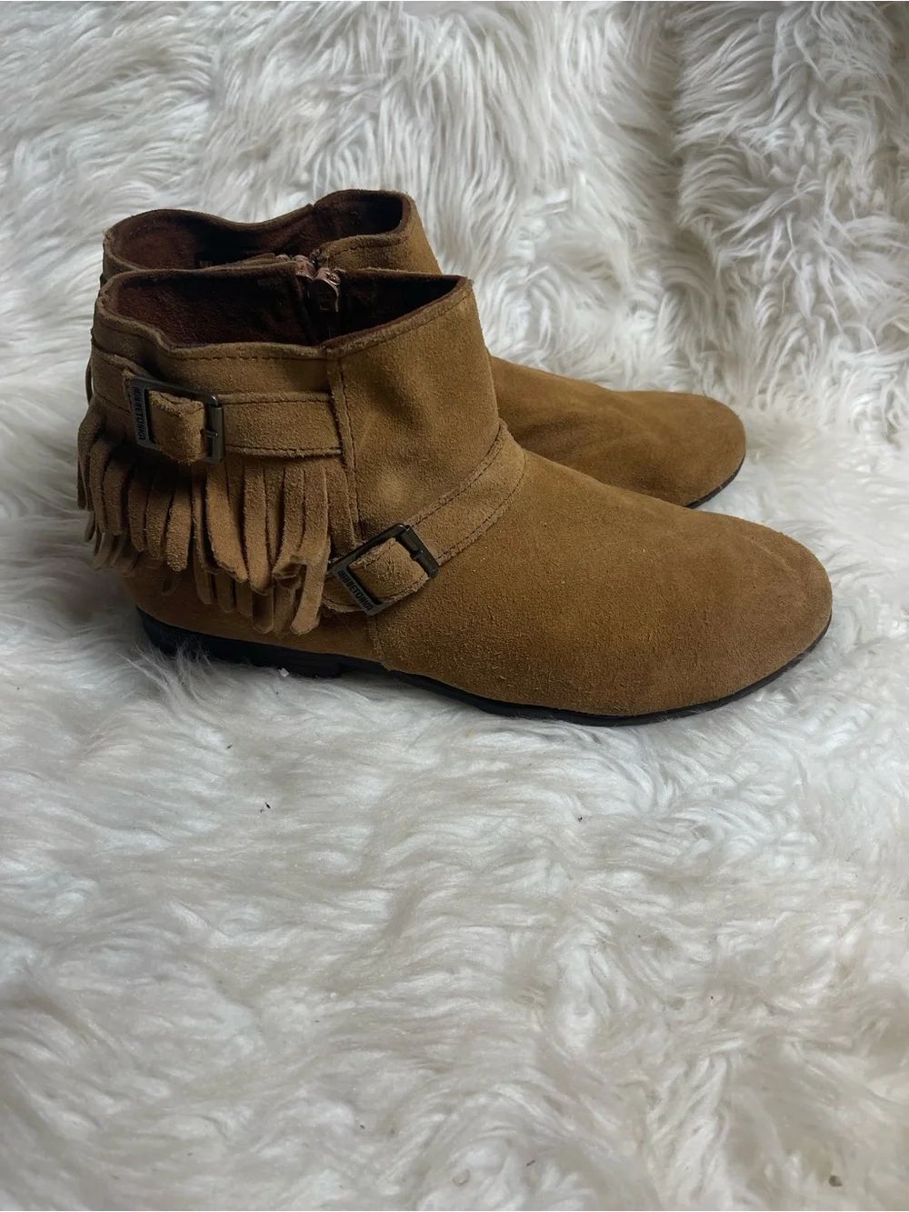 Minnetonka leather suede tan ankle Boots with fringe & Buckles details SZ11